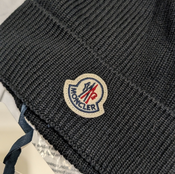 Moncler Black Wool Beanie - Picture 4 of 7
